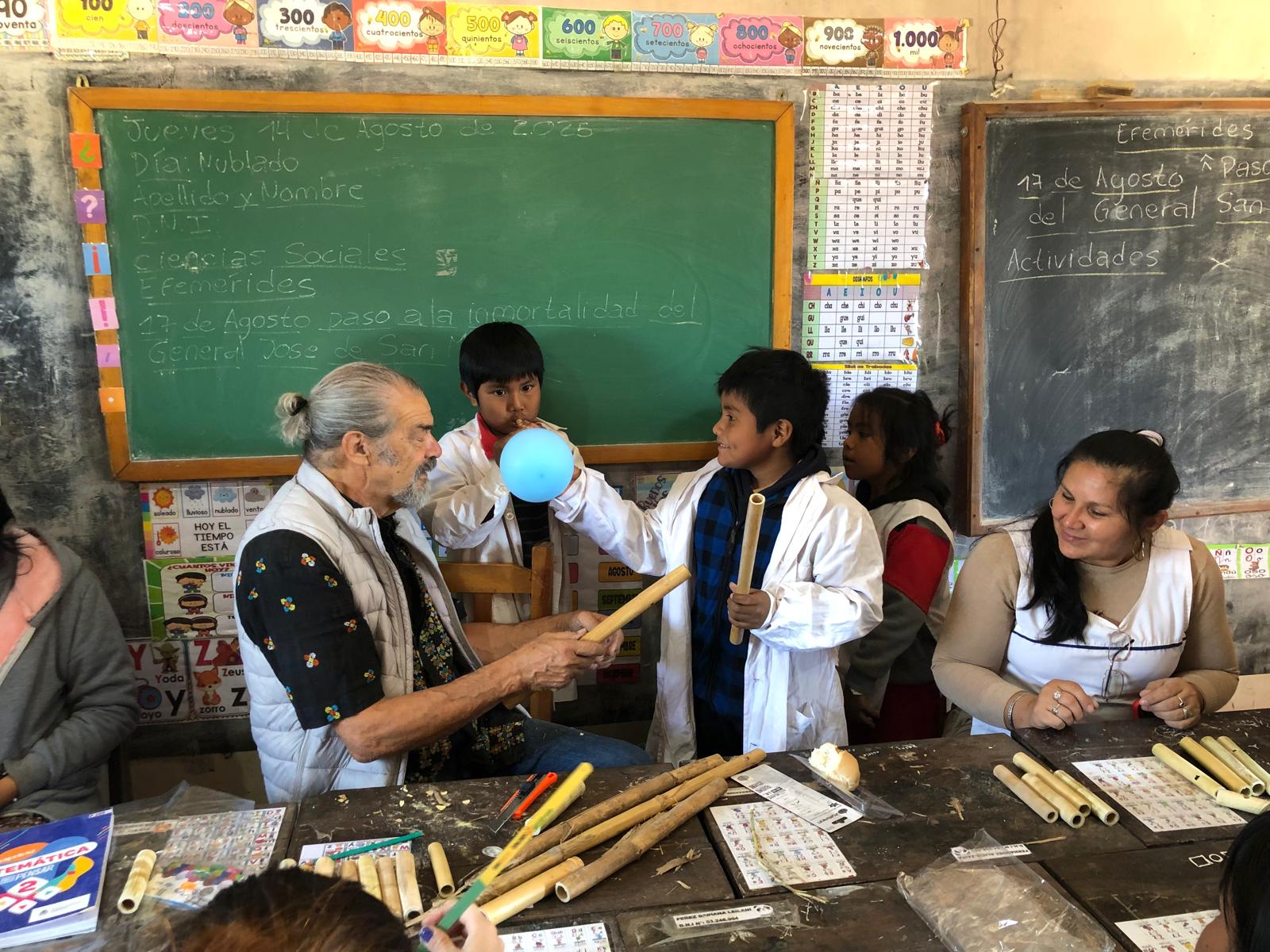 Miembros del PGS en la inauguración de la escuela Maestra Leonor 