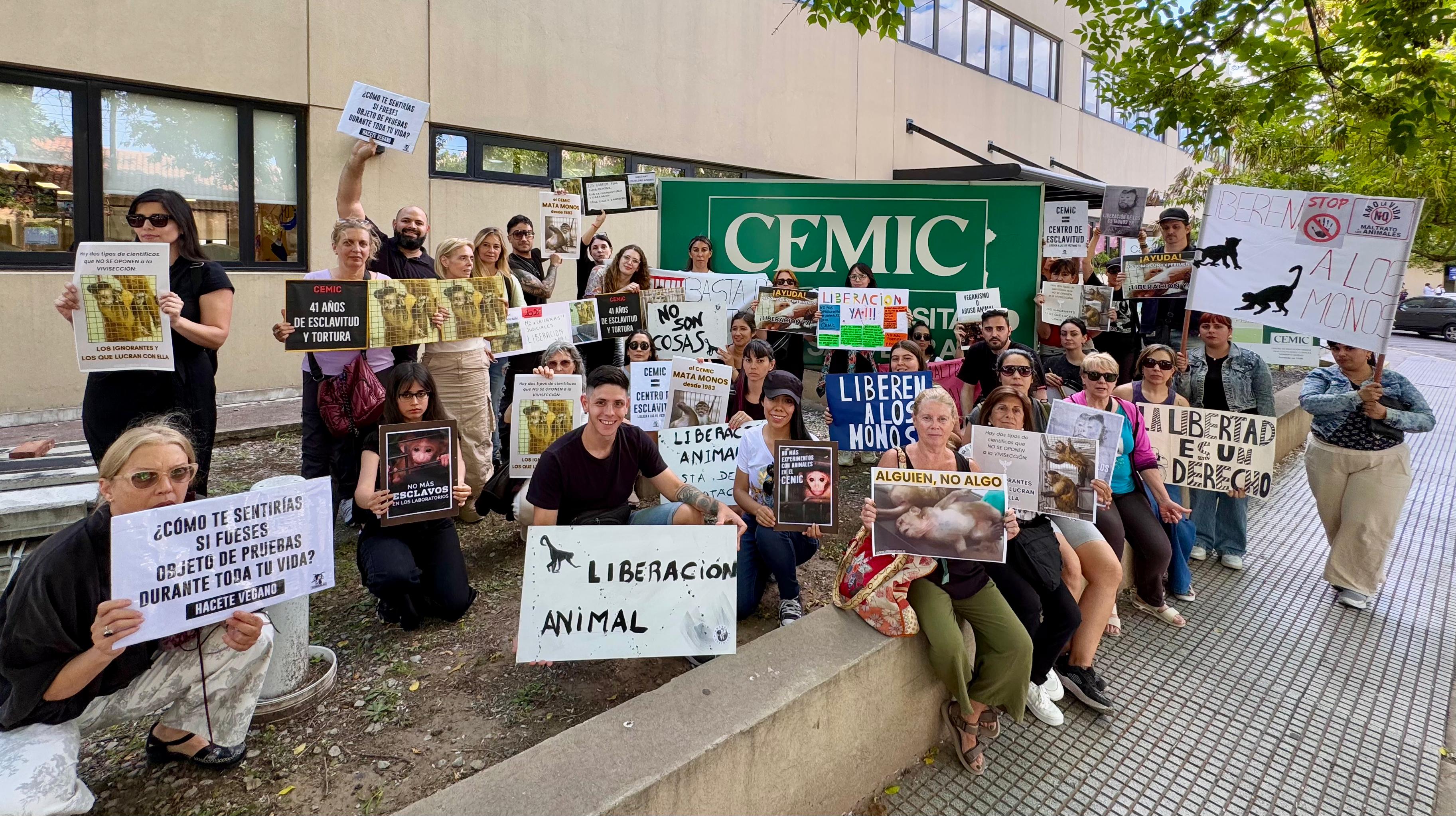 PGS y activistas exigen liberación primates del CEMIC